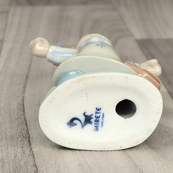 Mirete Porcelain Figurine Girl Yelling Playing Dress Up 4" Made In Spain - Picture 3 of 13